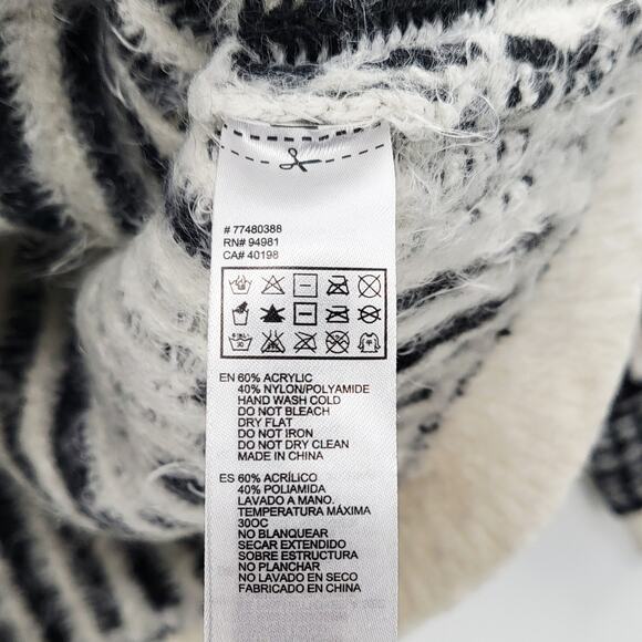 XXI Black & White Fuzzy Knit Geometric Pattern Pullover Sweater Women's Size S - Picture 5 of 5